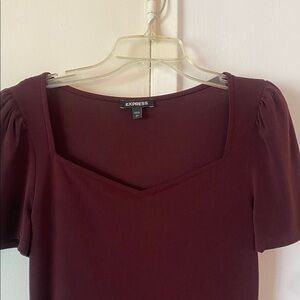 Like new! EUC Express short sleeve top Small Burgundy